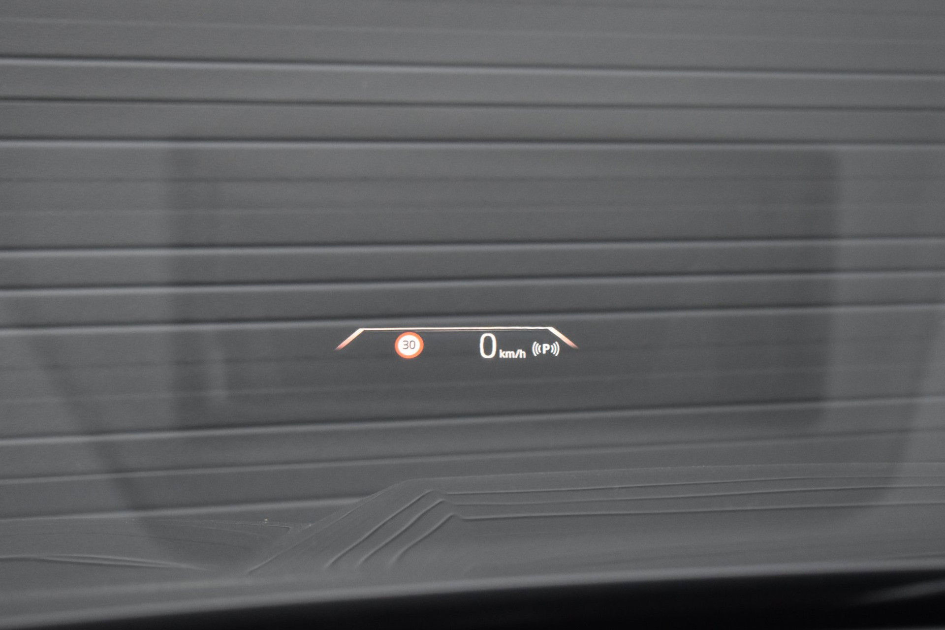 54411819-9.jpg